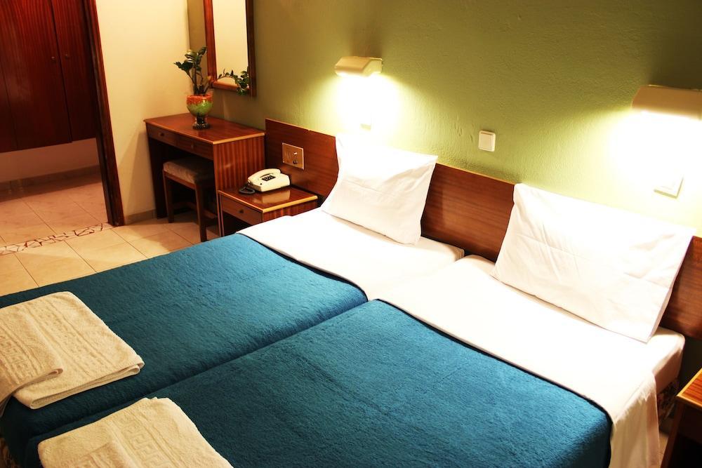 Achousa Aparthotel