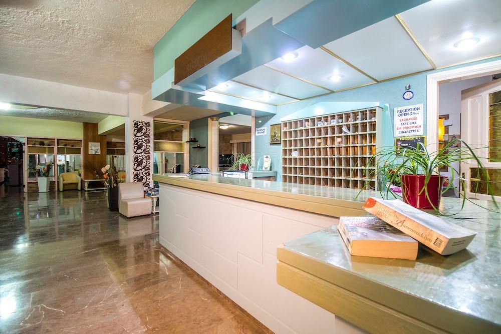 Aparthotel Achousa 3*