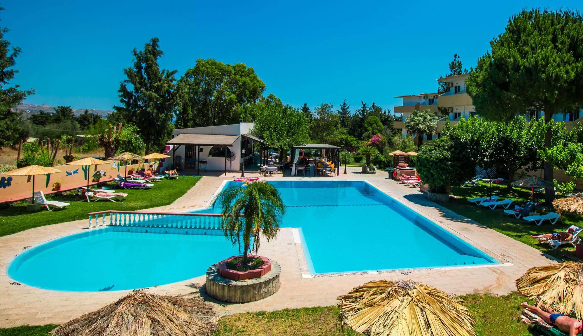 Achousa Aparthotel 3*